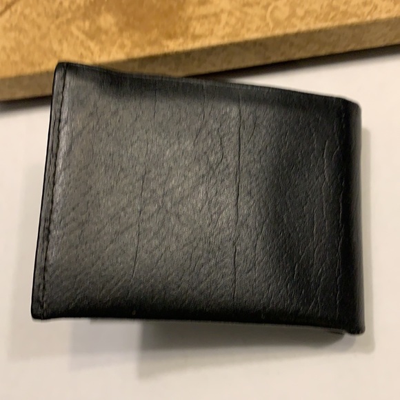 SALE!!! Winfield Classic  vintage Leather wallet bifold.  3 - Picture 7 of 13